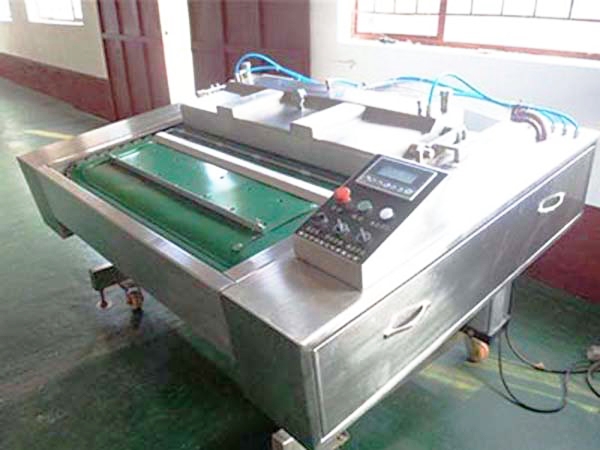 Model 1000 vacuum packaging machine